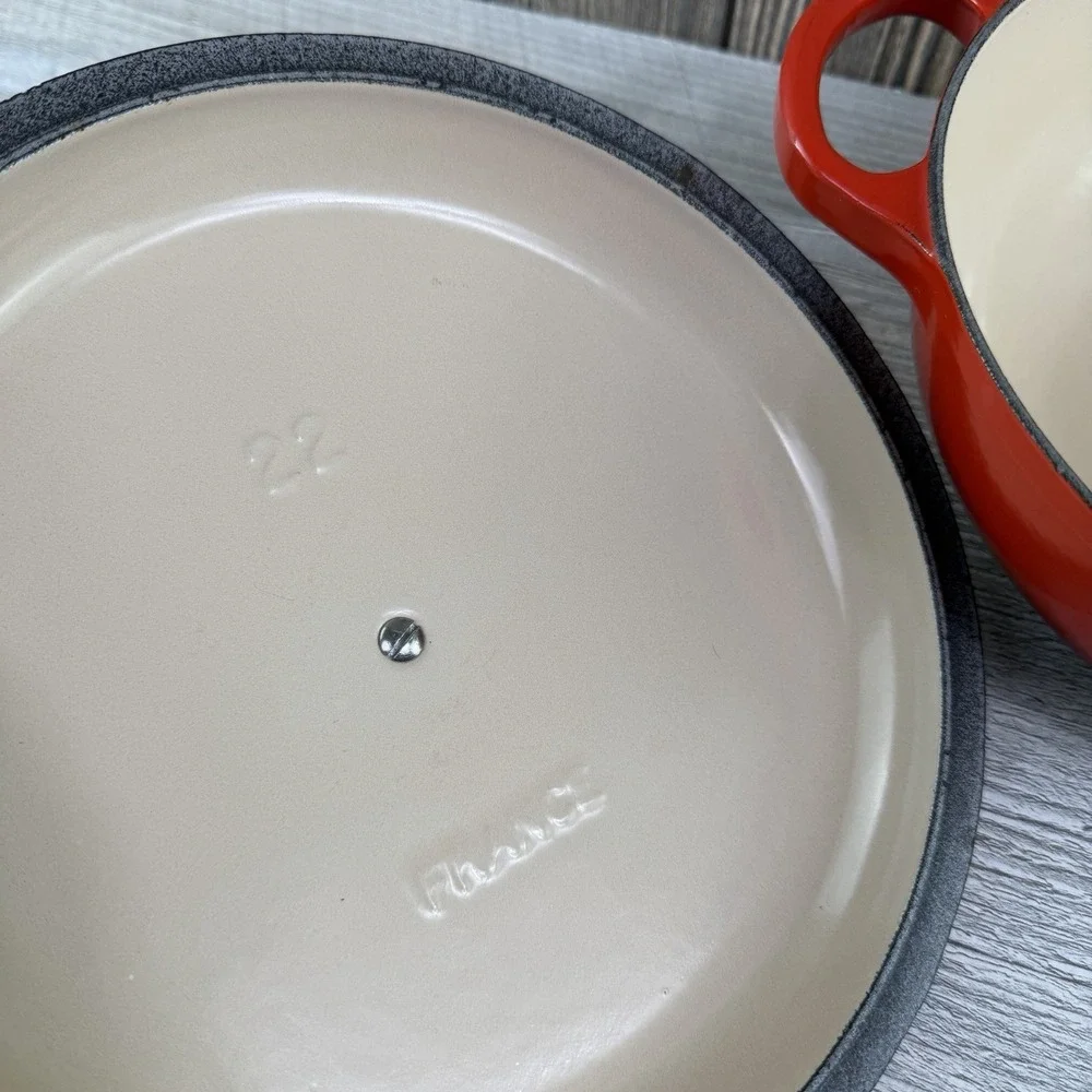 Le Creuset Signature Round Stew Pot 2.5 Qt Cerise Red Cast Iron 22cm Gold Knob